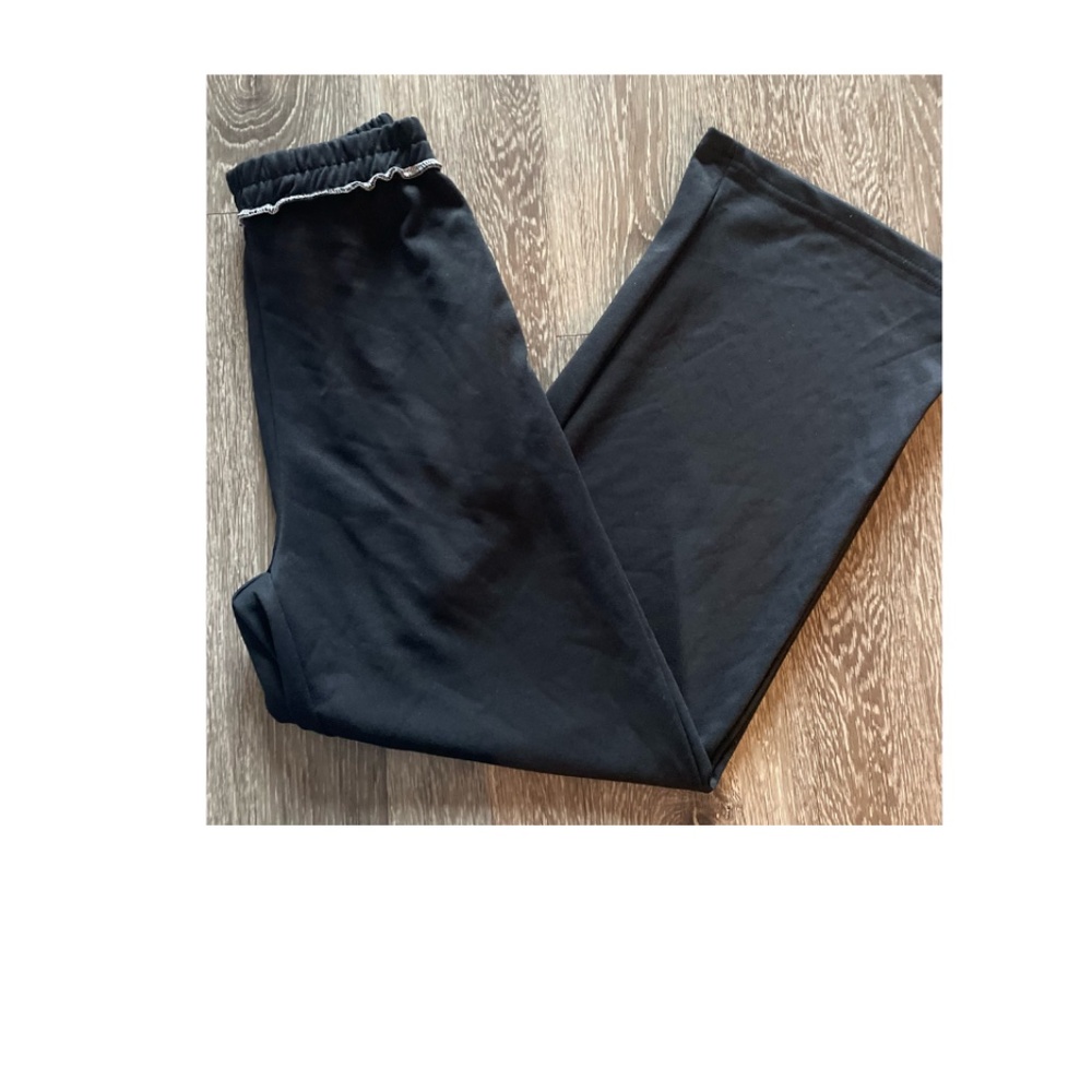 NWOT TWO PIECE BEAUTIFUL CONTRAST SET BY SHEIN! - Picture 3 of 5